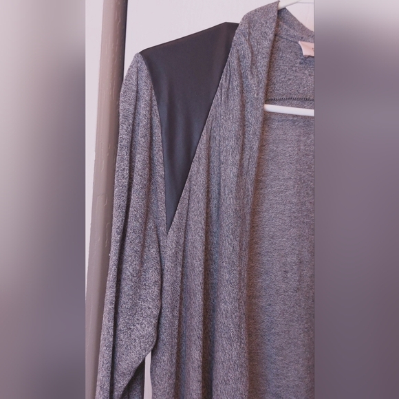 Philosophy Wrap Cardigan Gray Faux Leather Shoulder Patches Size Large Open Knit - Picture 4 of 11